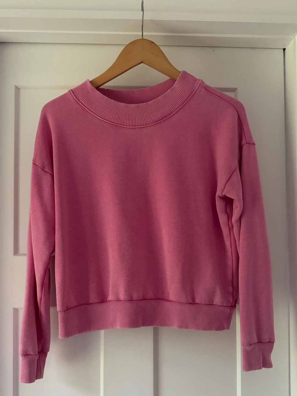 Aerie Bubblegum Pink Cropped Crewneck Sweatshirt Size M Drop Shoulder Flaw